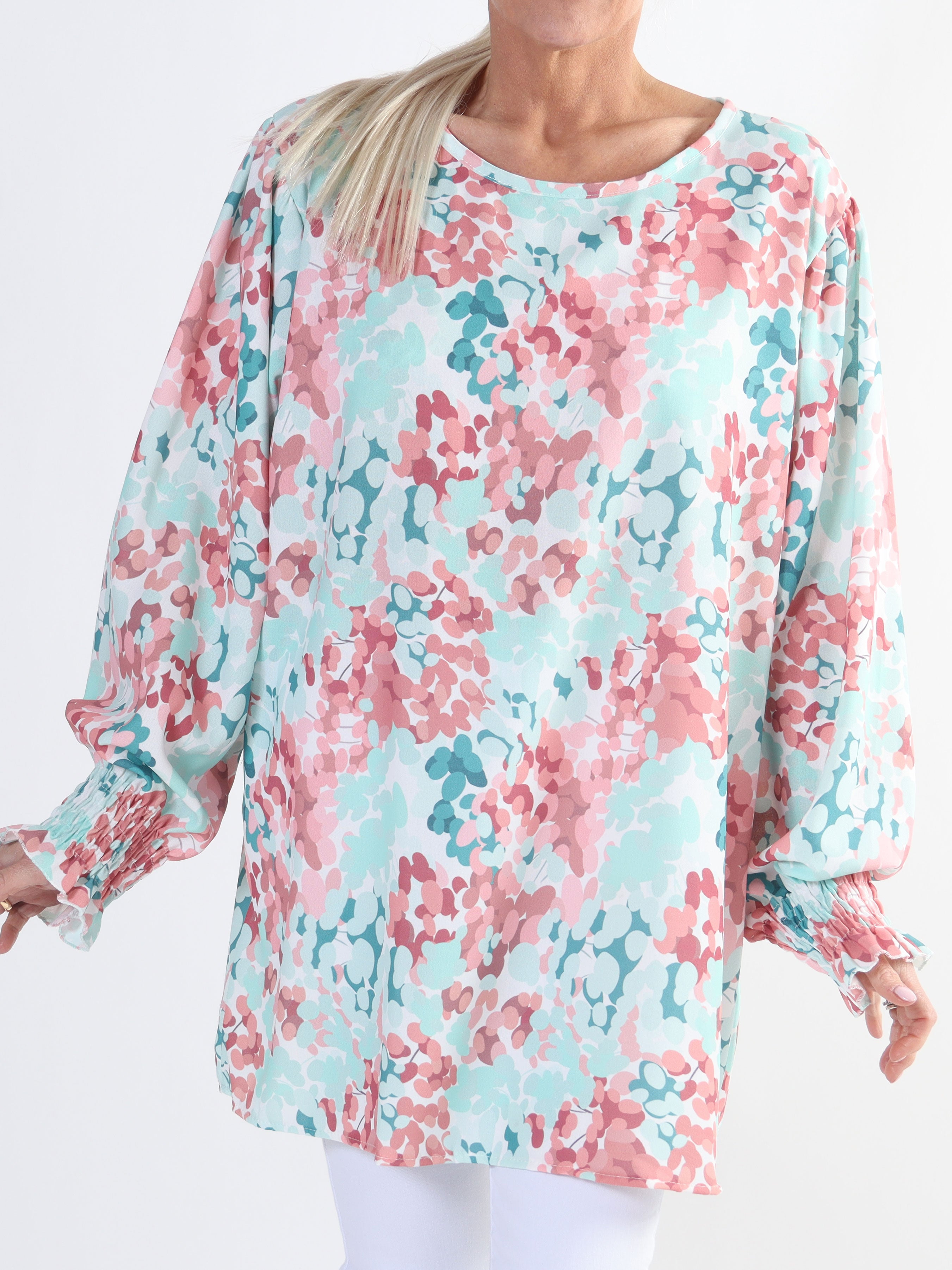 Moa - Plus size bluse med elastik forenden af ærmerne